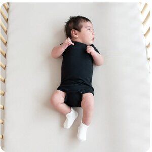 Kyte Baby Organic Bamboo Shortsleeve Onesie - Black 12-18M